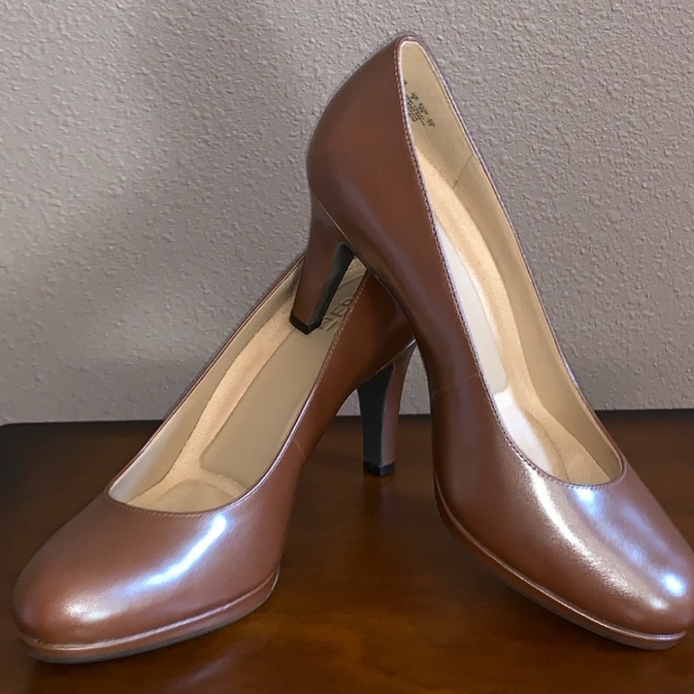 SOLD Naturalizer Brown Dress Heels